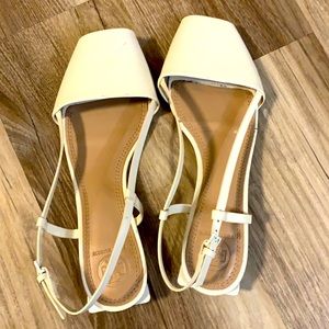 Tory Burch Off White Patent Leather Sandals
